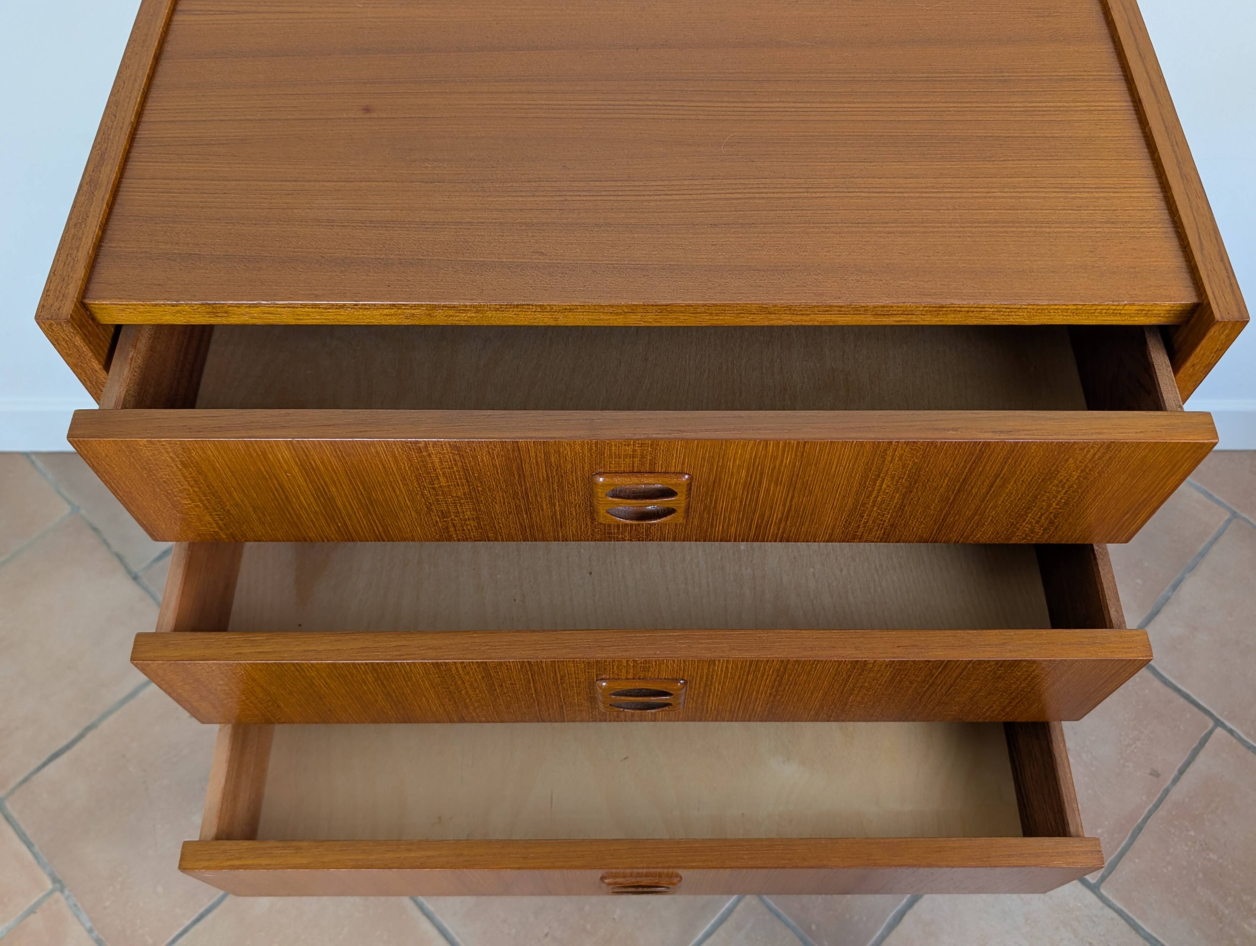 Scandinavian chest of drawers