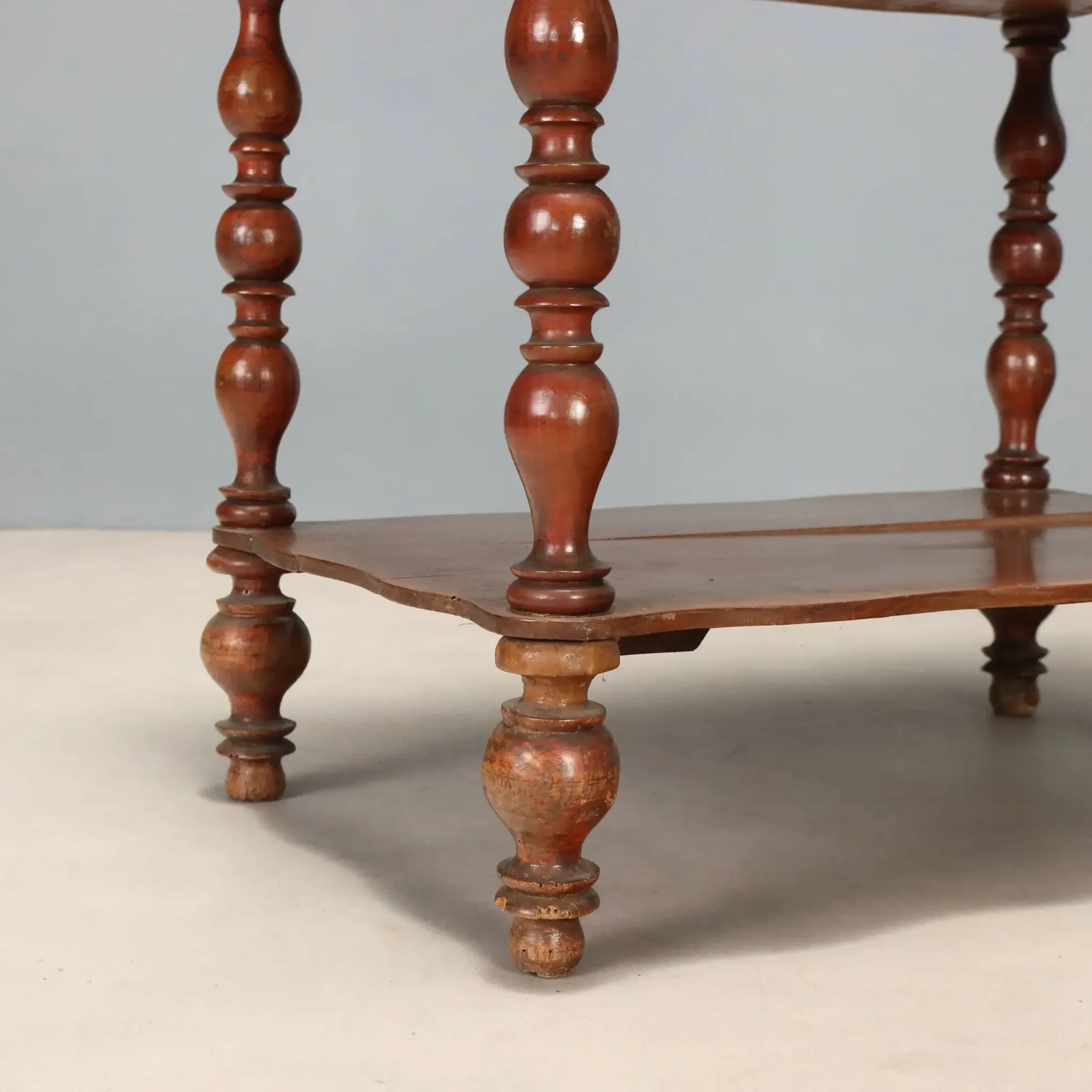 Antique walnut shelf with 4 shelves, Italy, 19th century.