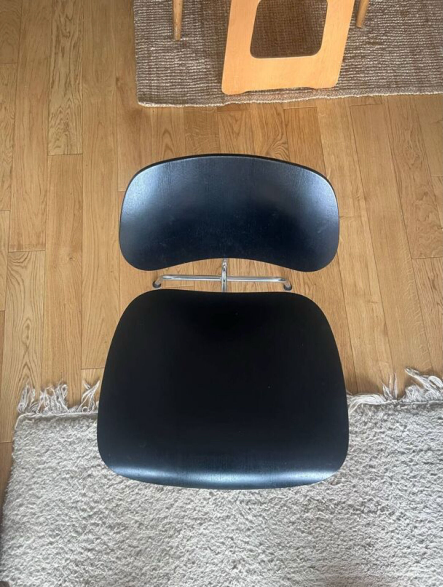 Fauteuil LCM Eames en frêne noir