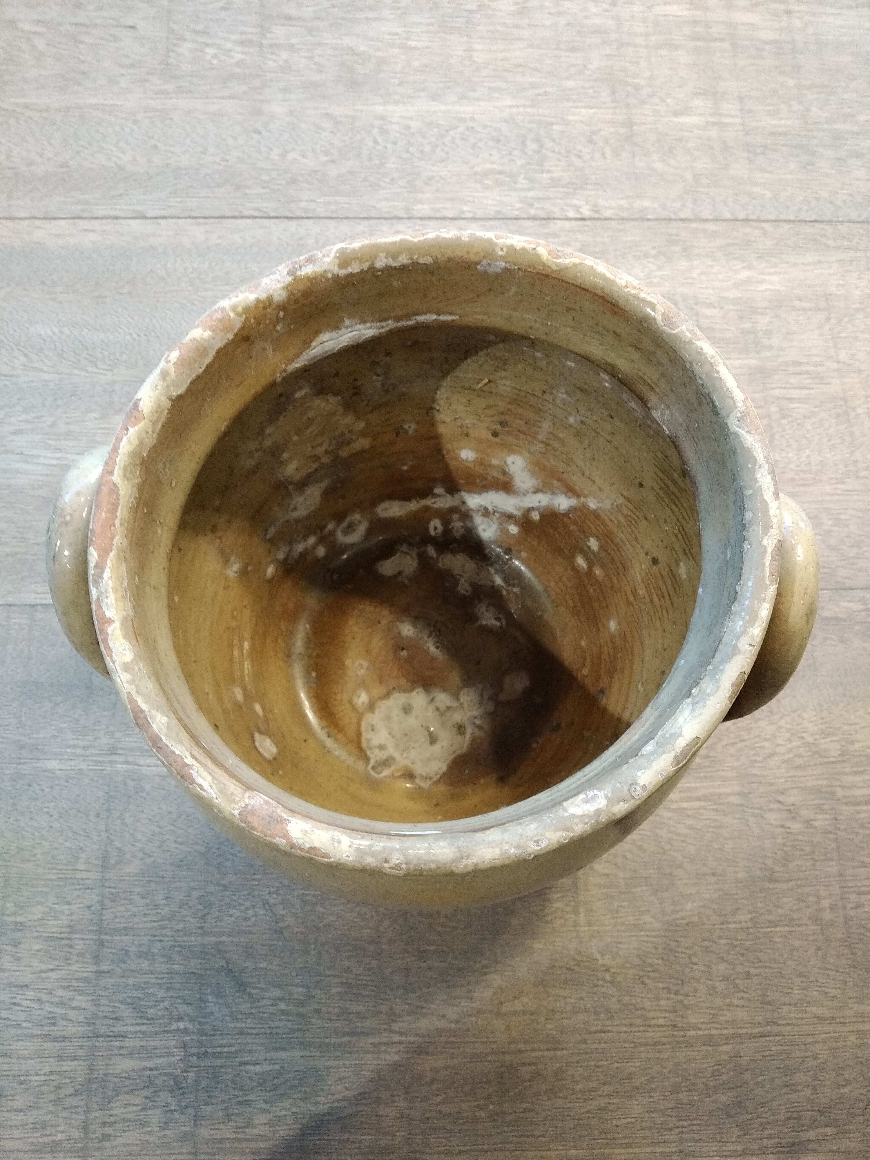 Beige grease pot