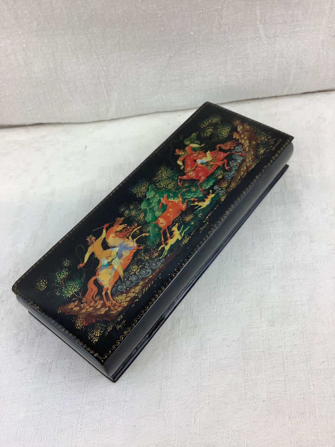 Lacquered box from Russia hand painted