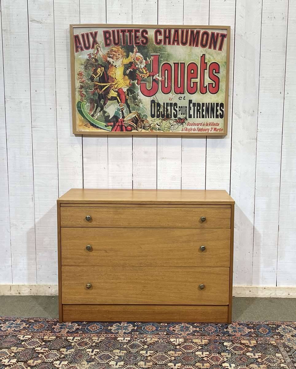 English chest of drawers from the 70s in mahogany