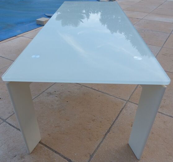 Coffee table in glass and off-white metal
