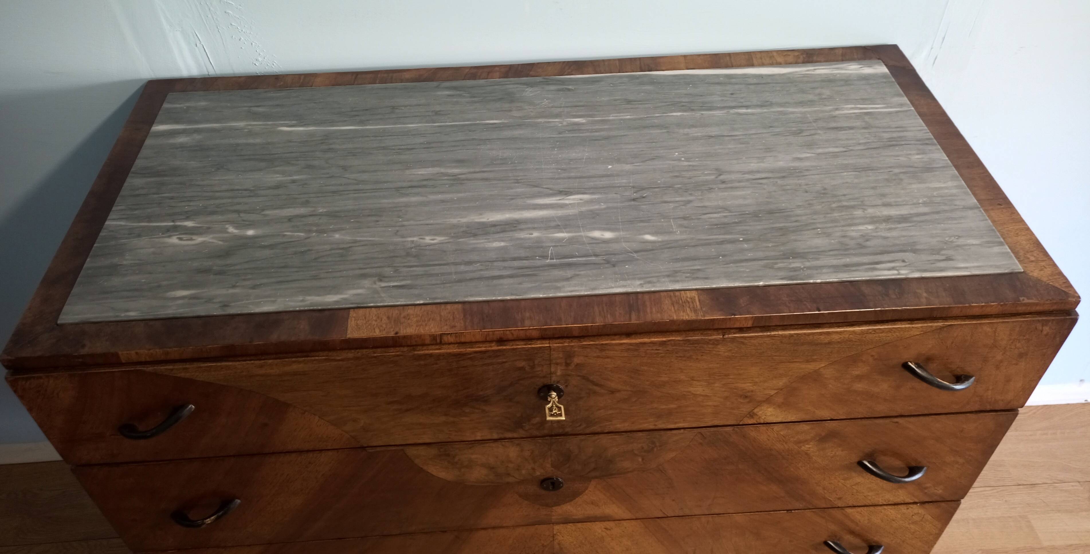 Commode art déco en noyer