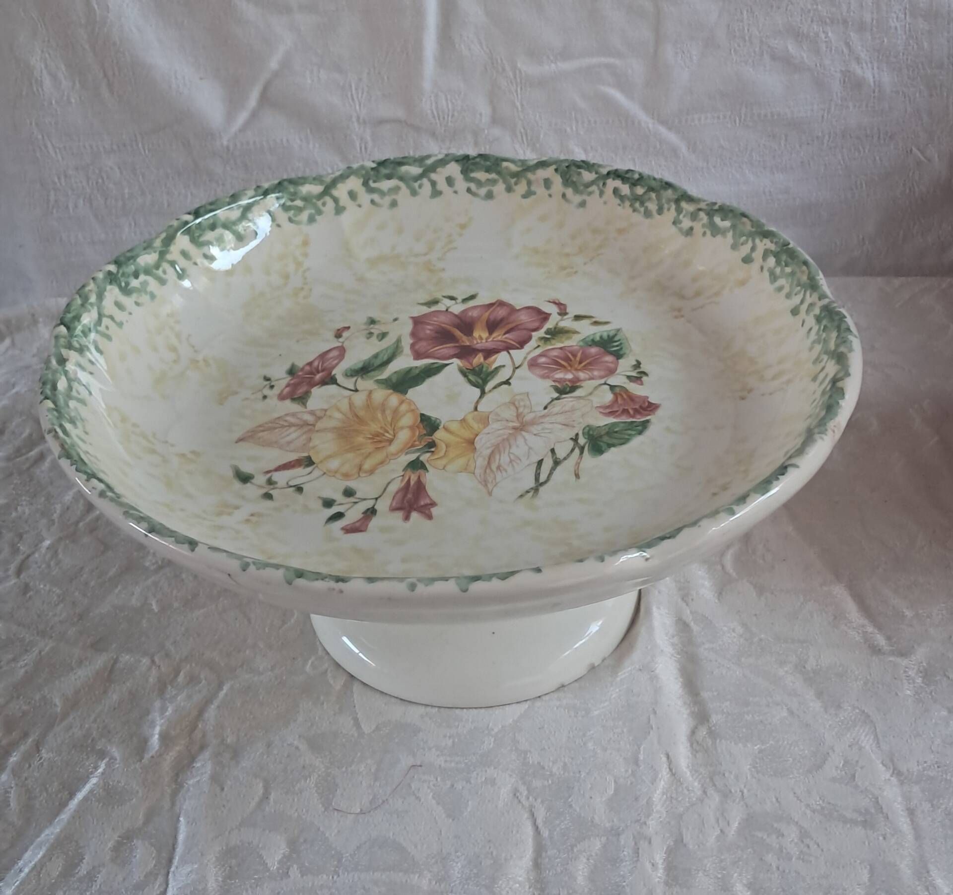 Ceramic compote with floral decoration