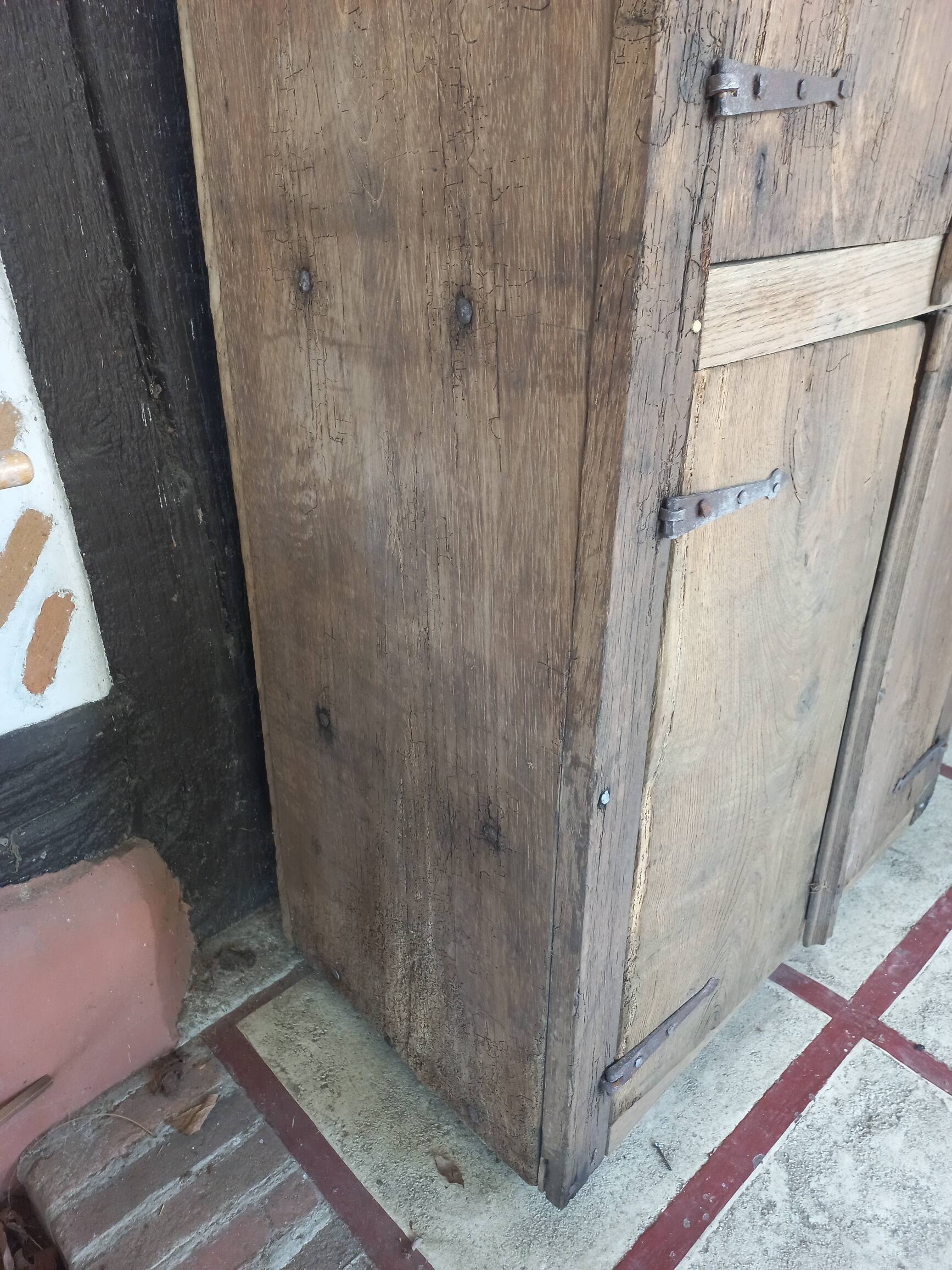 Armoire de montagne primitive