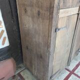 Armoire de montagne primitive