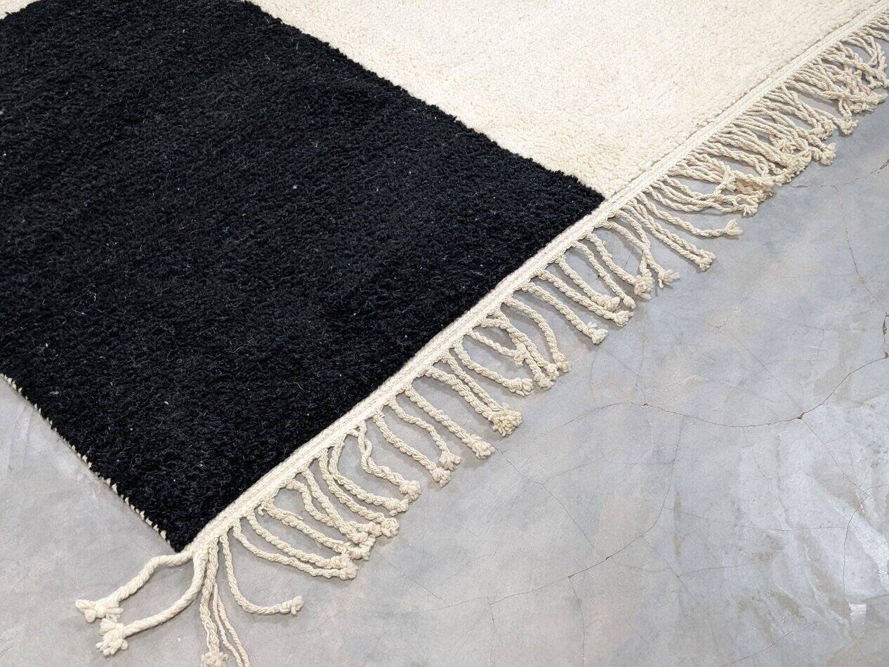 Handmade white and black beret rug