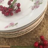 Flat old plates mismatched with flowers