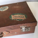 Suitcase of leather with labels of palaces