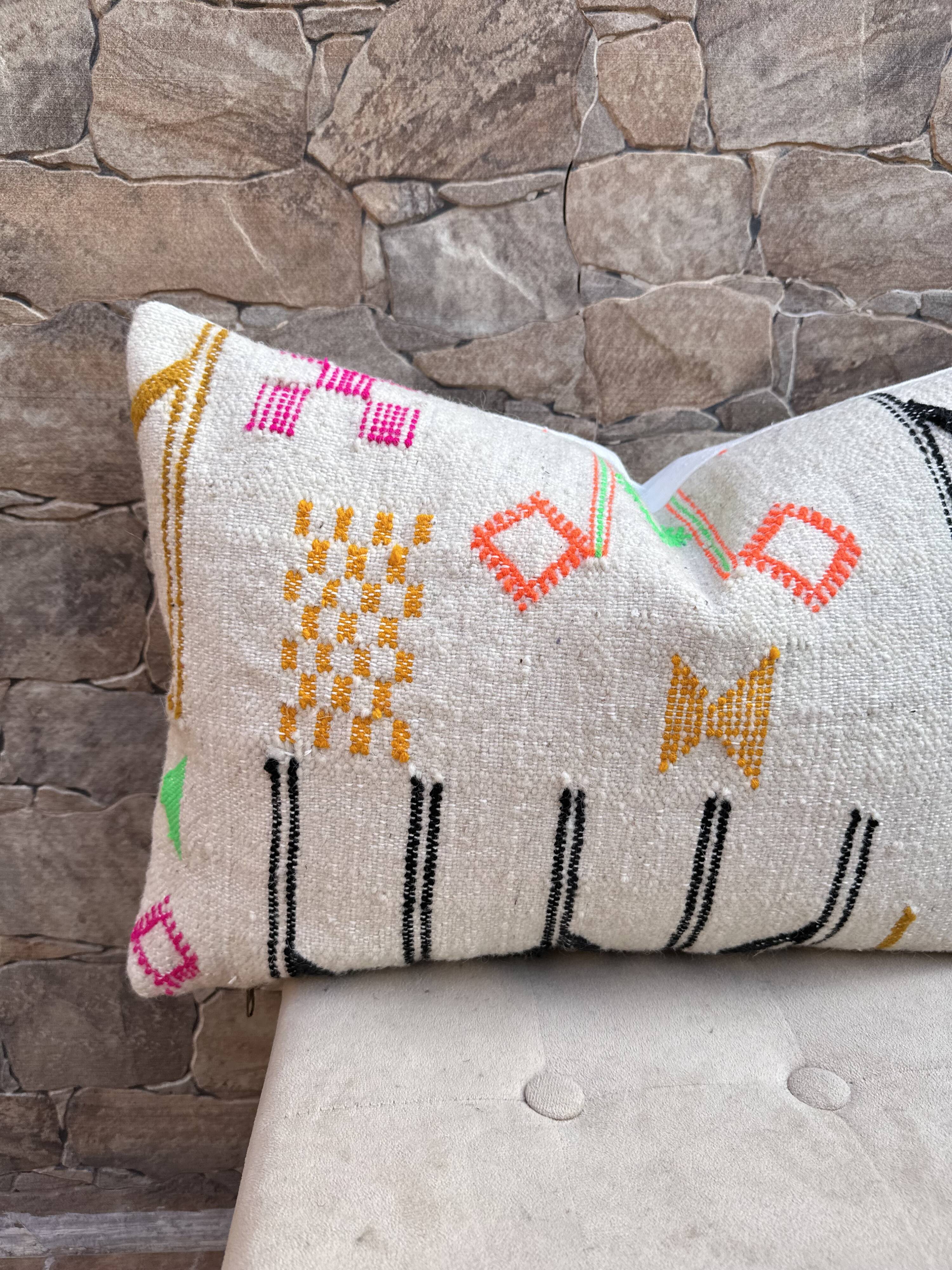 Handmade cushion cover in Berber wool: Moroccan Kilim cushion