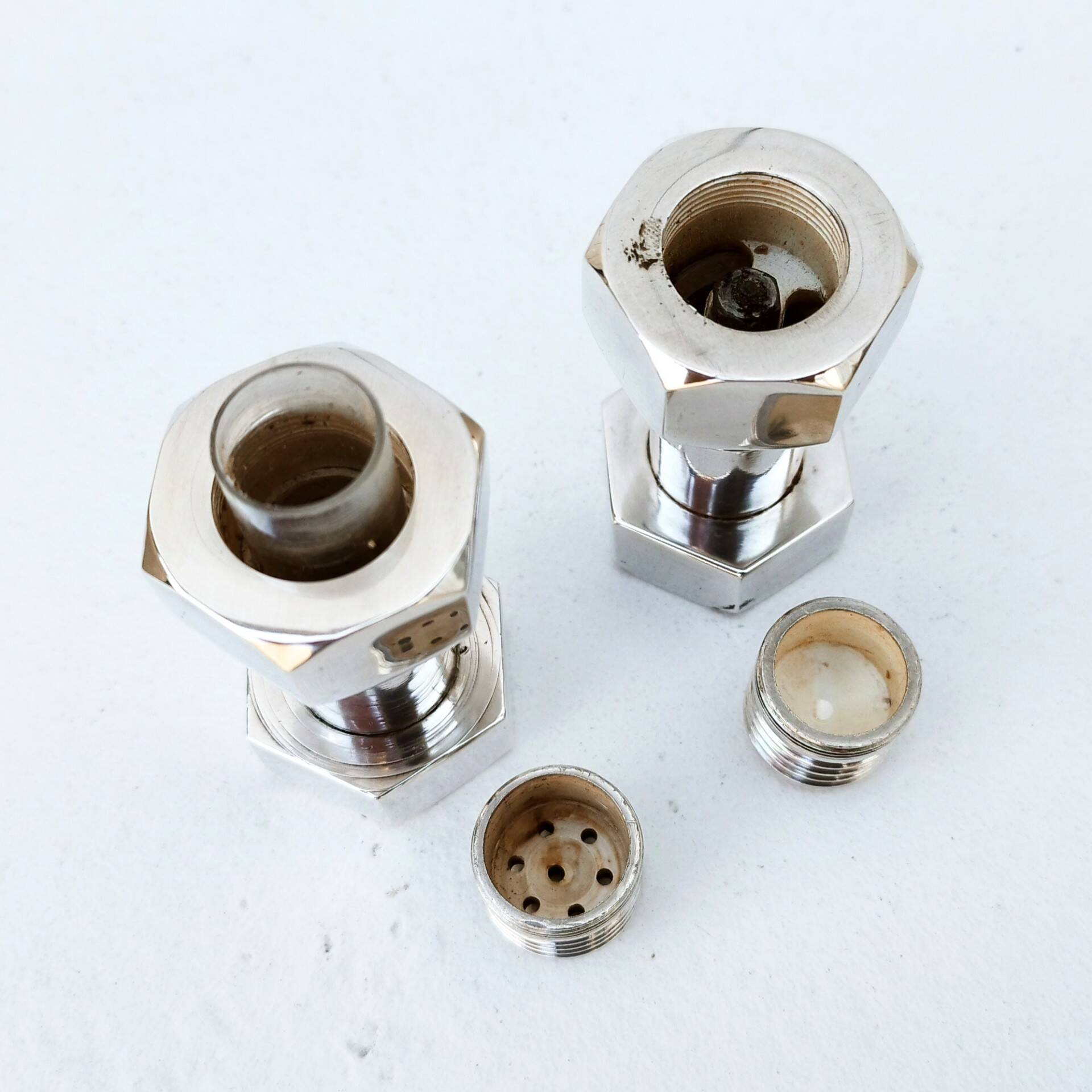 Salt shaker pepper mill silver metal bolt. vintage