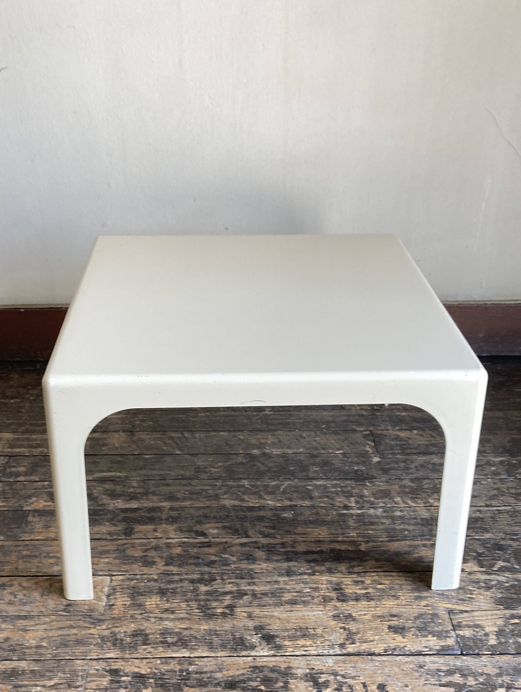 Space age coffee table Flair for Prisunic 1970 white