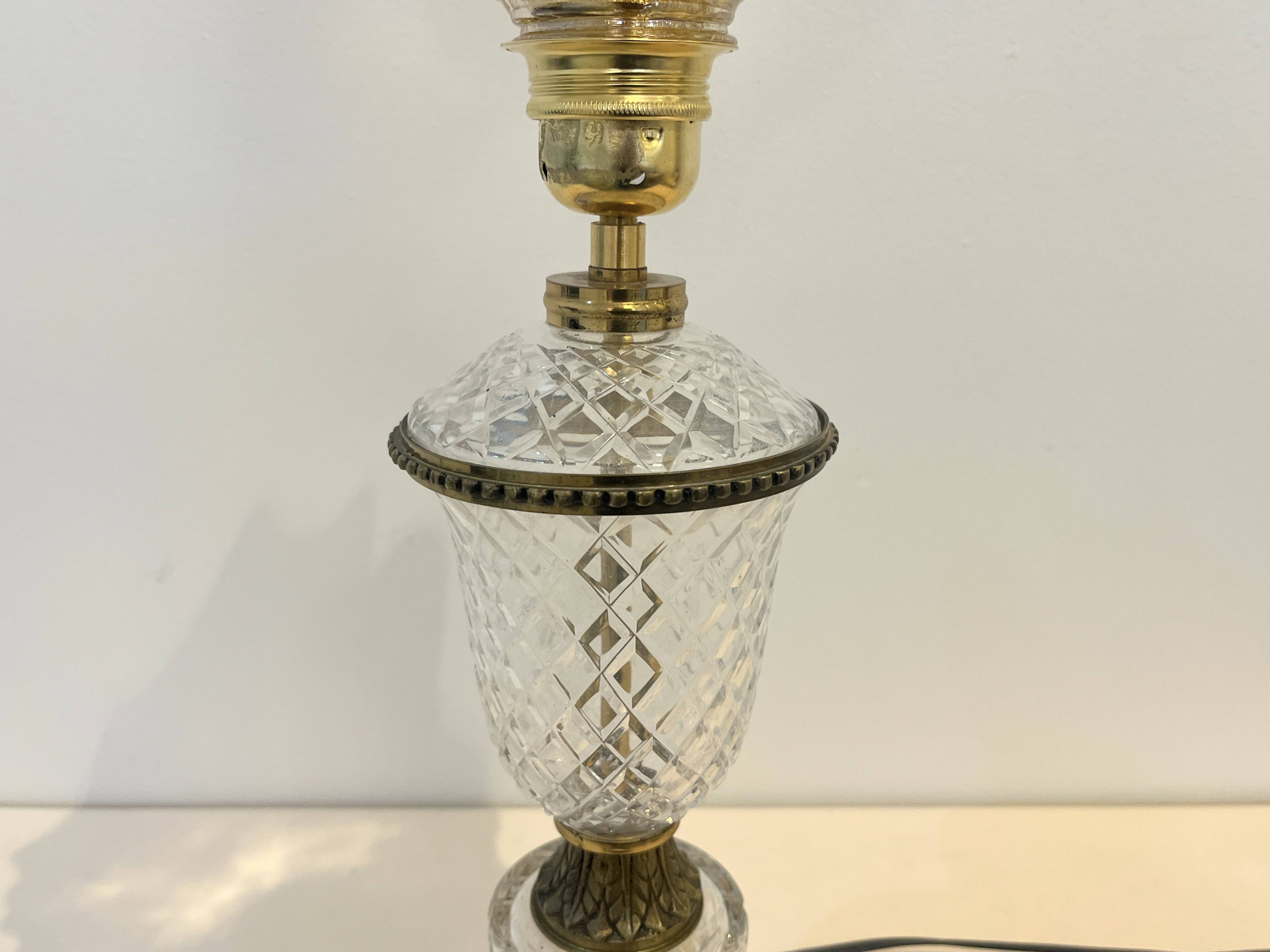 Large Albret crystal lamp in brass and neoclassical opaline glass globe