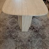 Table manger travertin.