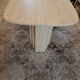 Table manger travertin.