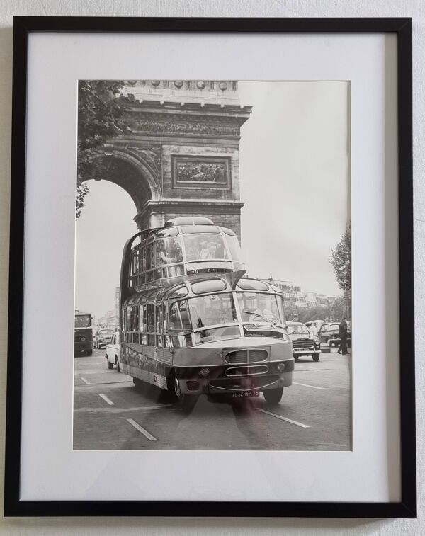 Photographie vintage bus futuriste “Aérobus” années 60 encadré 43x53 cm