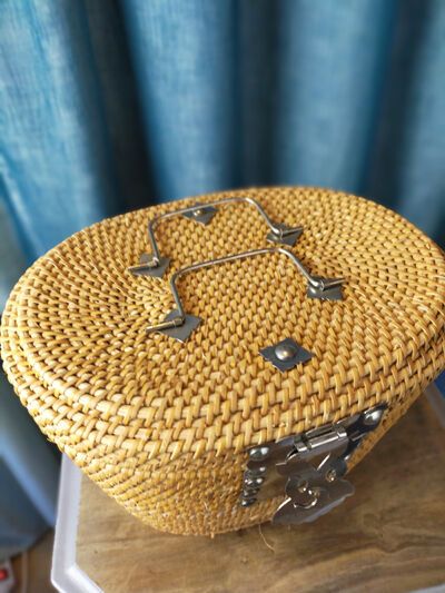 Old Chinese travel tea basket