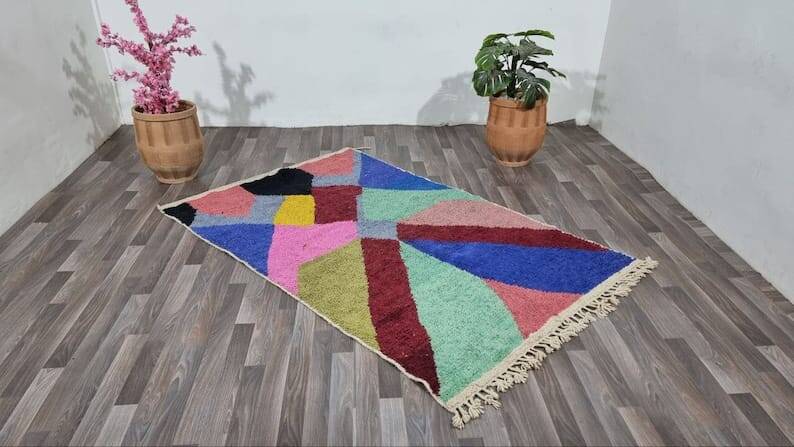 Pure wool rug with traditional coloured patterns, size 1.5/2.5 m.