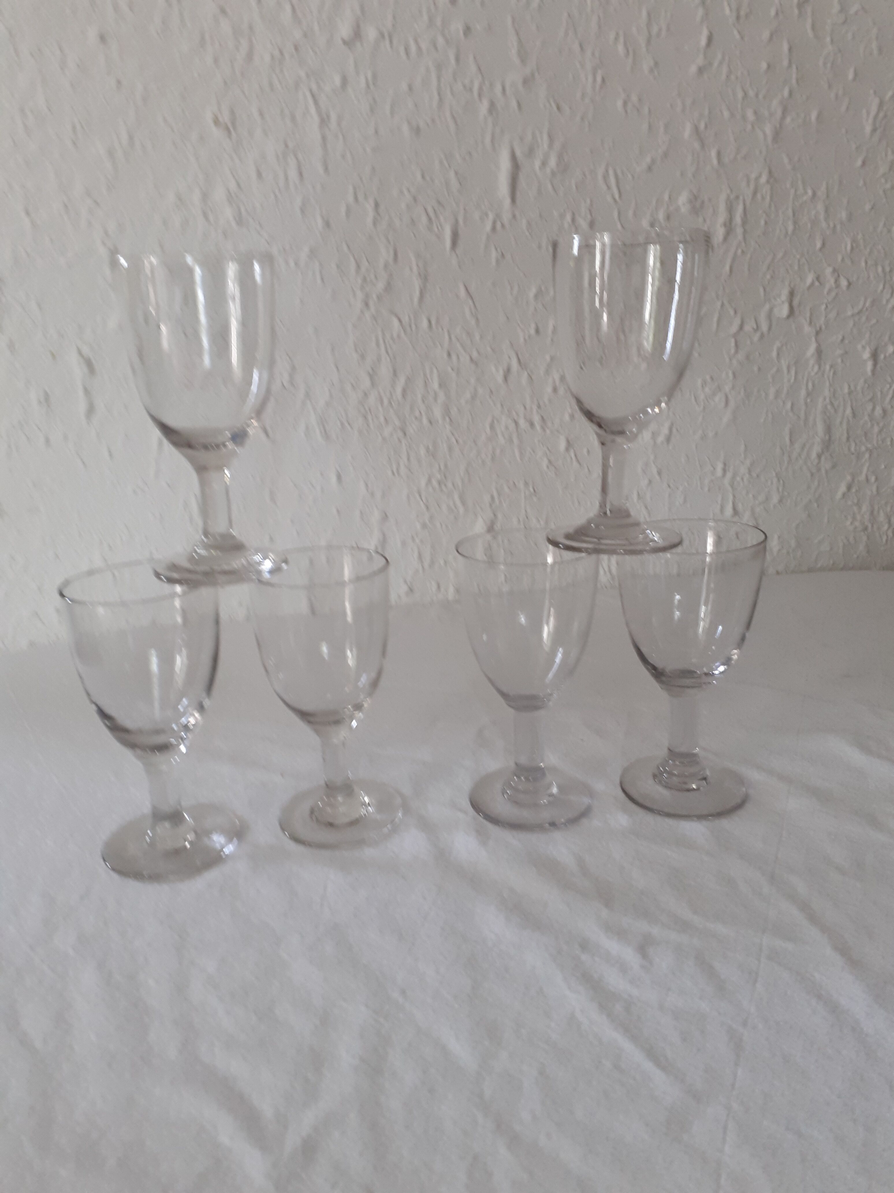 Series of 6 bubbled old glasses