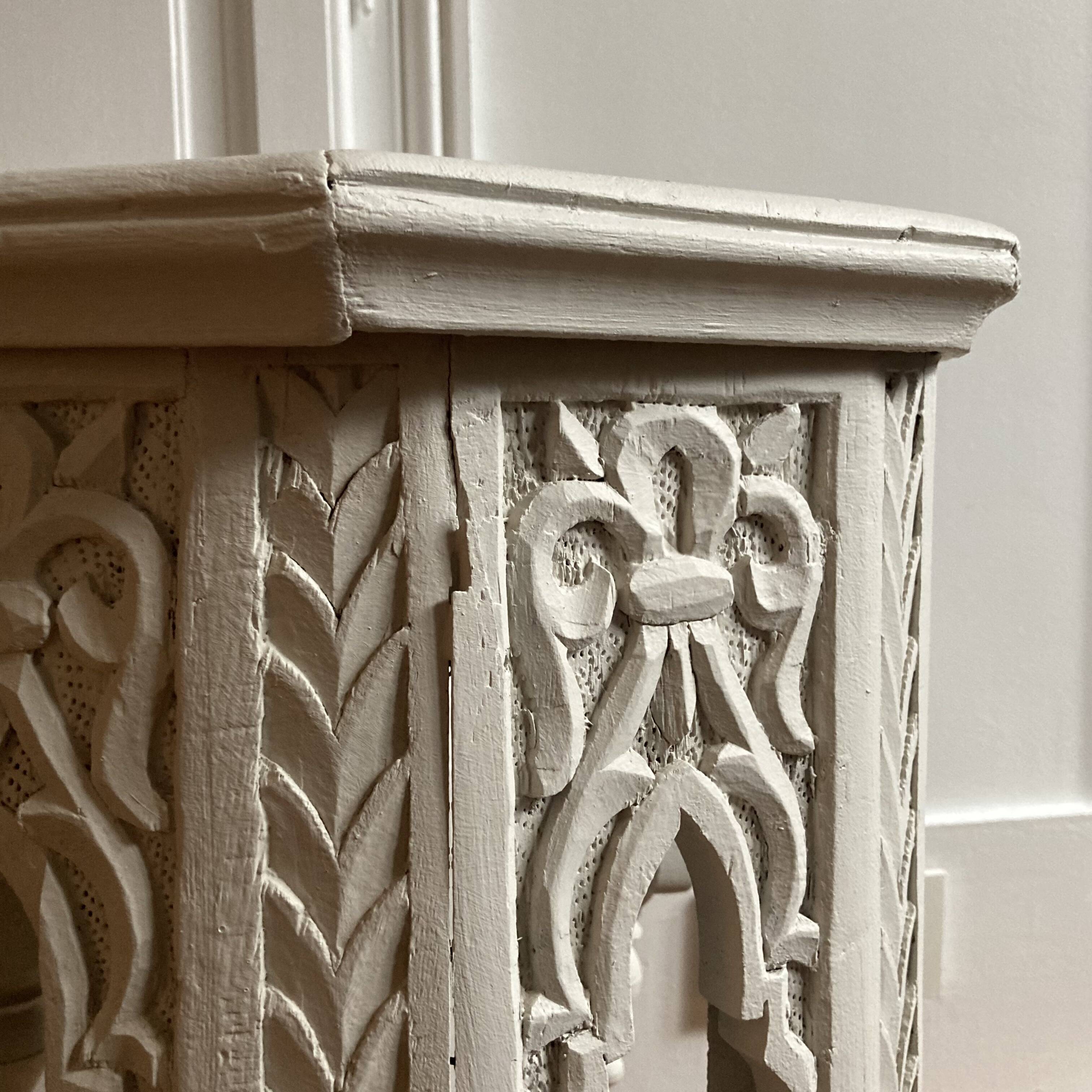 Oriental tea table or pedestal table forming a side table in solid carved and white lacquered wood