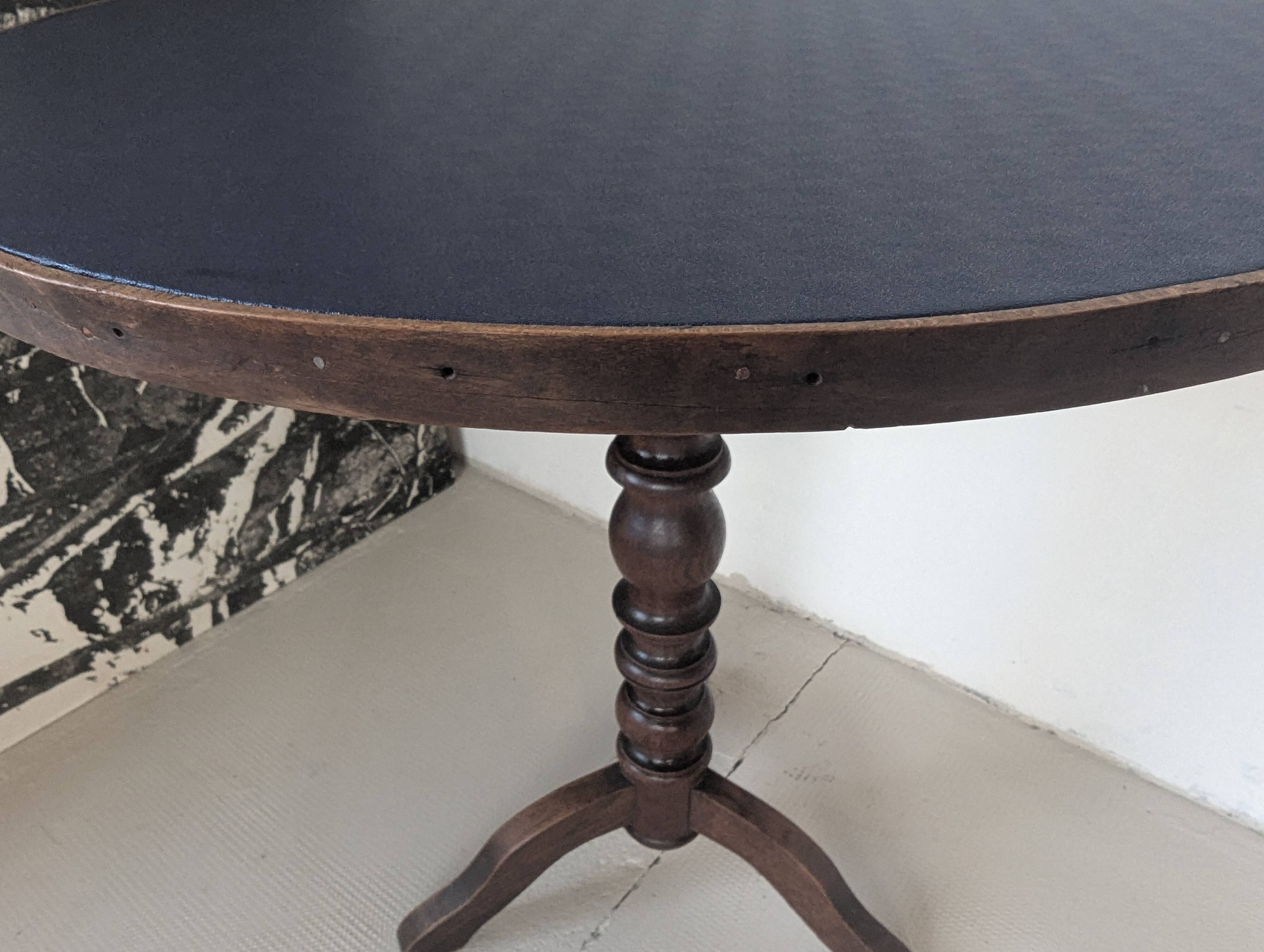 Table d'appoint ronde, pied en chêne tourné