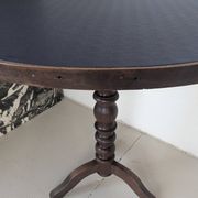 Round table, turned oak leg