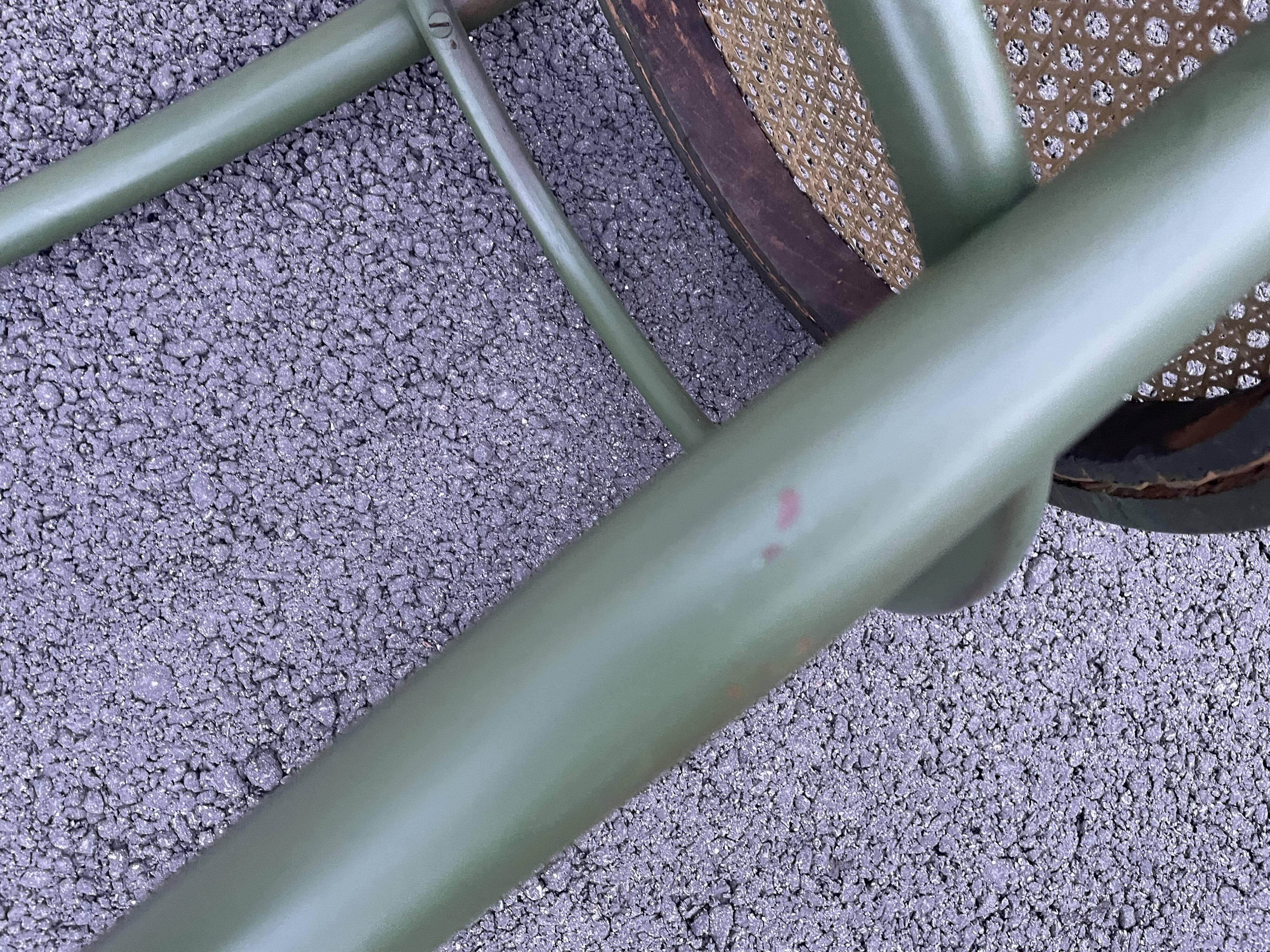 Mundus label canned chair