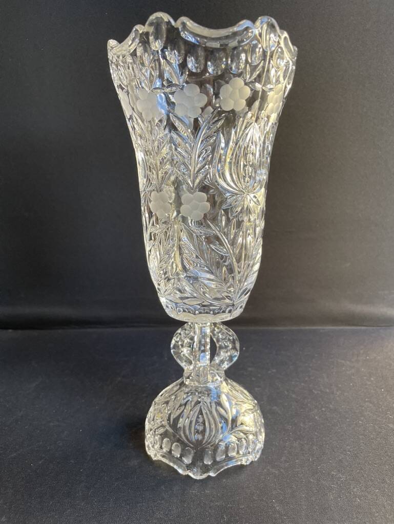 Polished and frosted molded crystal vase – Mid-20th century