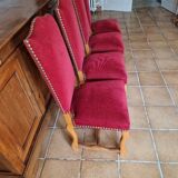 Ensemble de 4 chaises style Louis XIII en velours Bordeaux