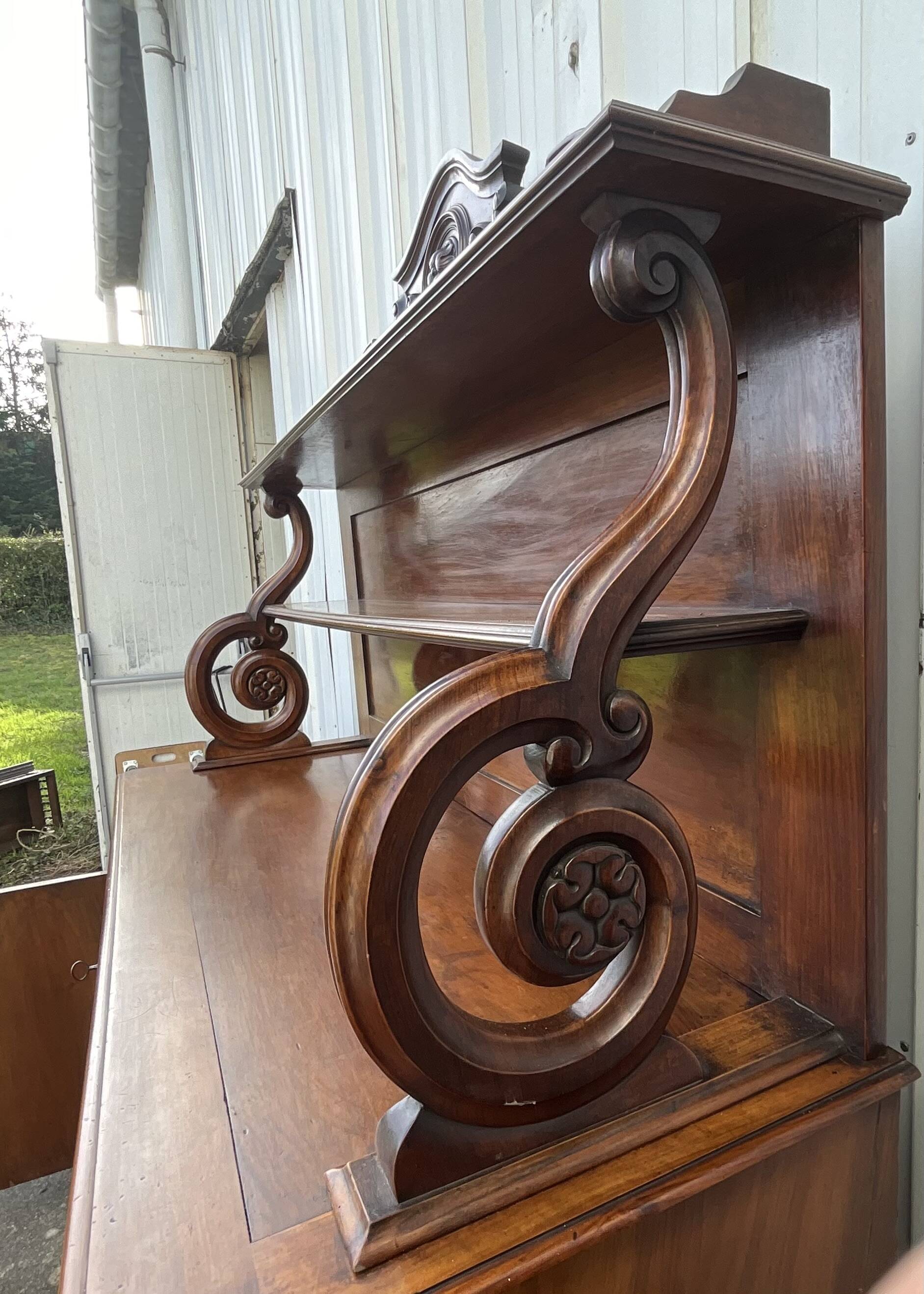 Saint-Hubert Sideboard in Burr Walnut, Late 19th Century