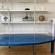 Table basse ovale en bois laqué bleu