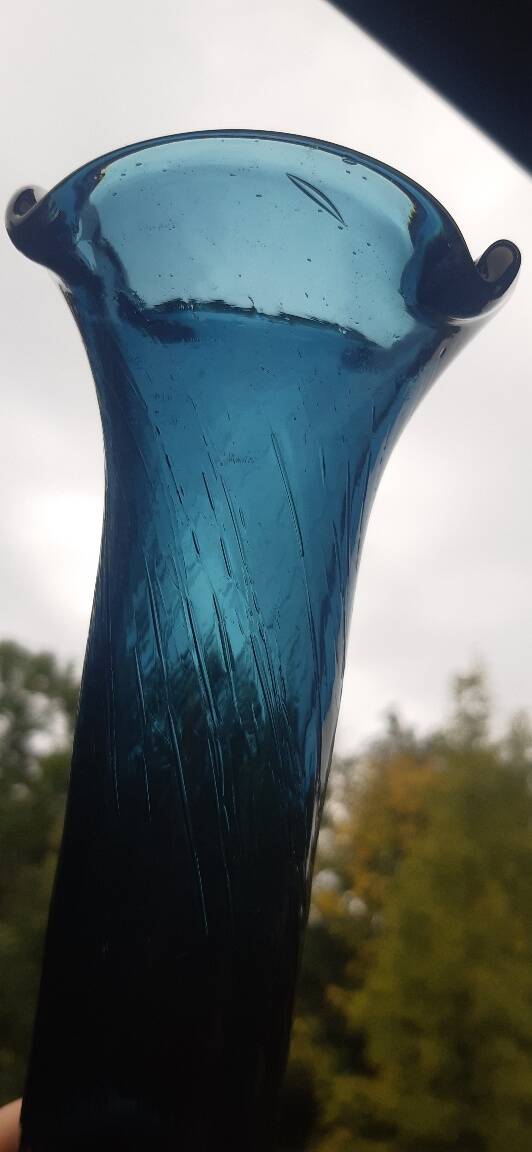 Vase soliflore ancien en verre soufflé