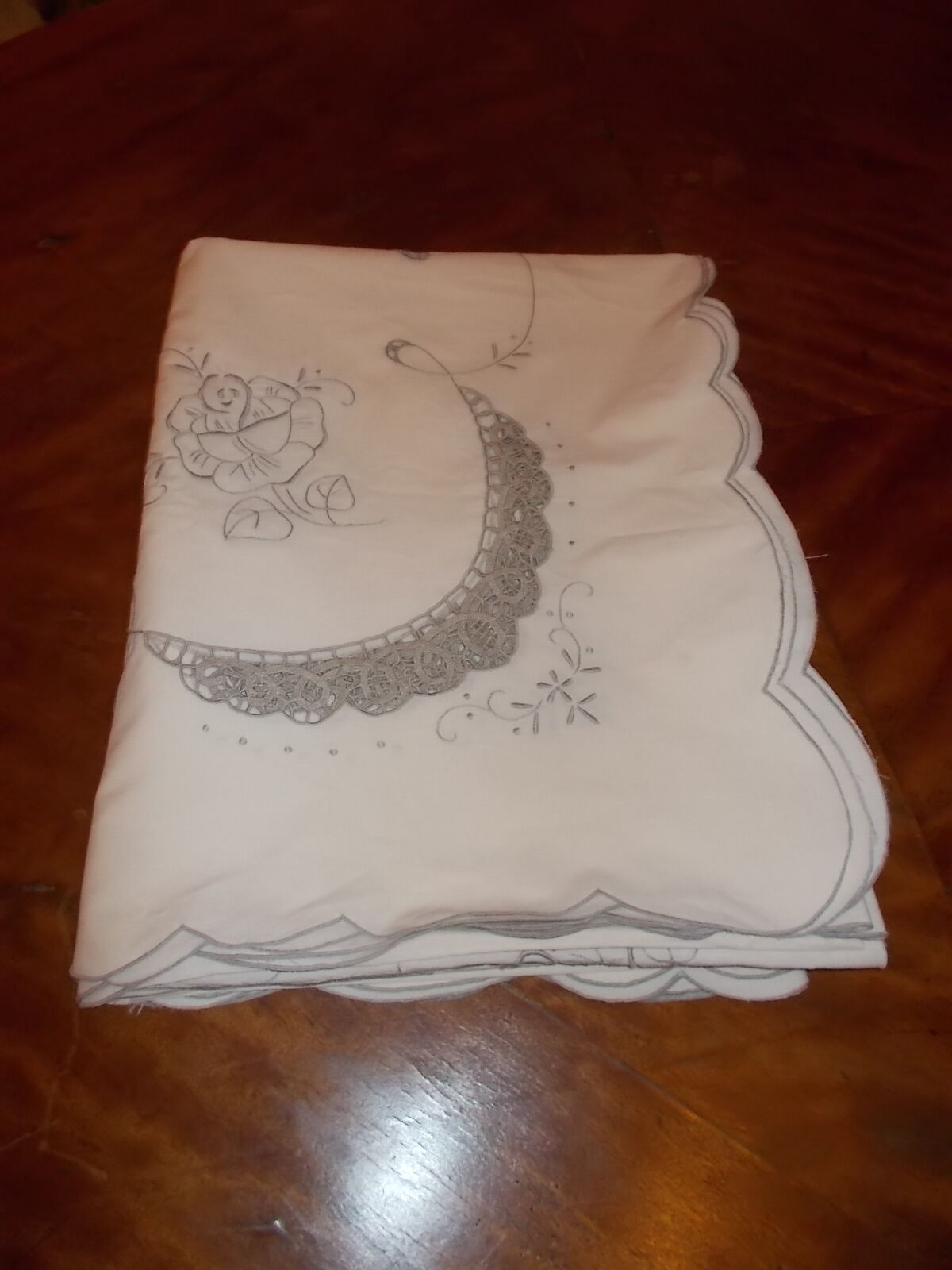 Vintage embroidered tablecloth 250 x 170 and 12 towels