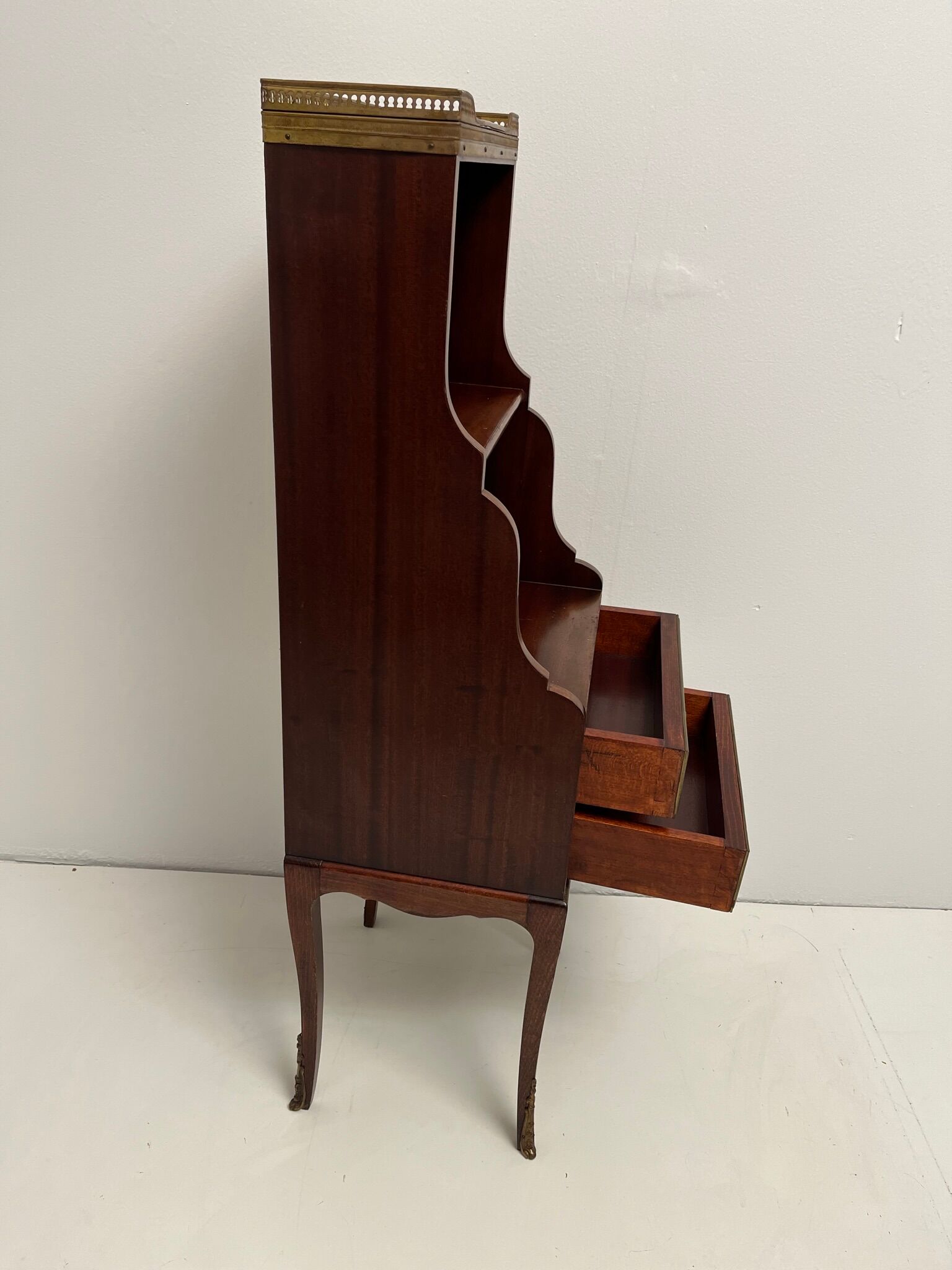 Louis XVI entrance furniture