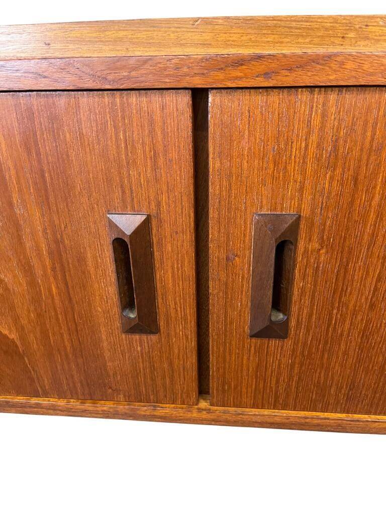 Vintage wooden bookcase/sideboard/bar