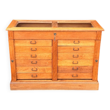 Commercial display cabinet from 1900