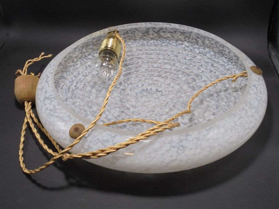 Suspension en verre moucheté