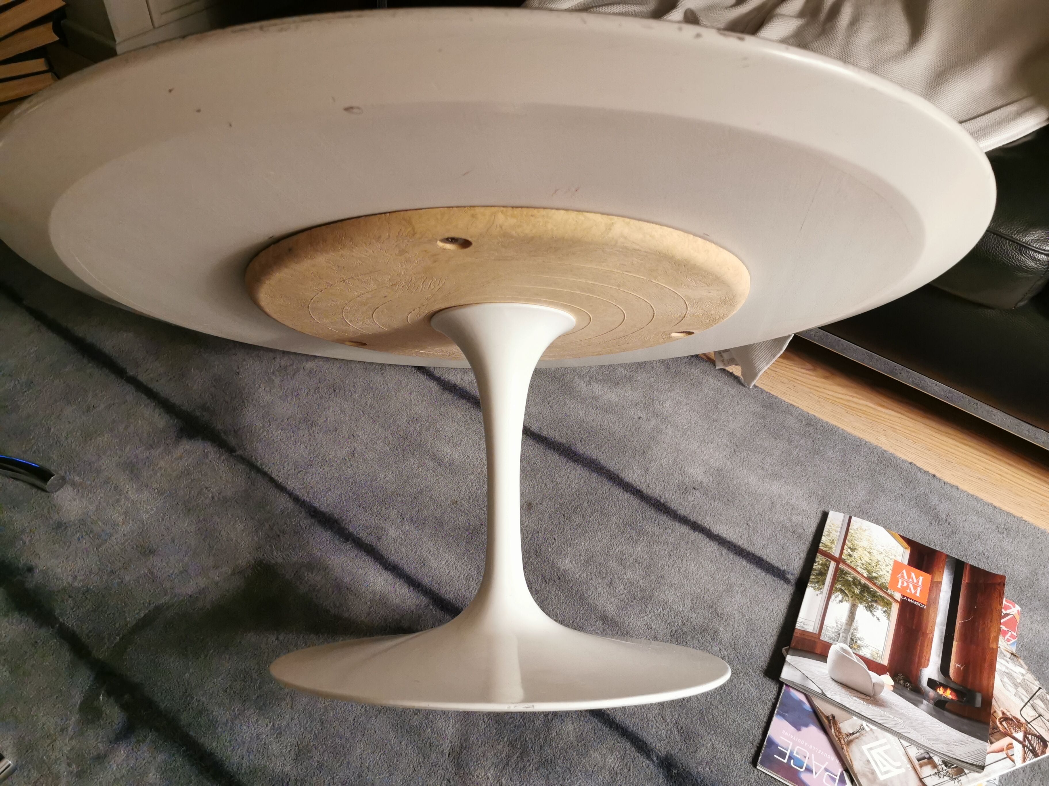 Tulip coffee table by Eero Saarinen for Knoll 1969