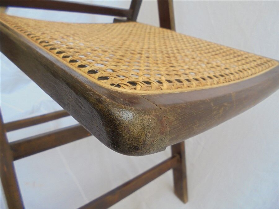 Chaise pliante en bois et cannage