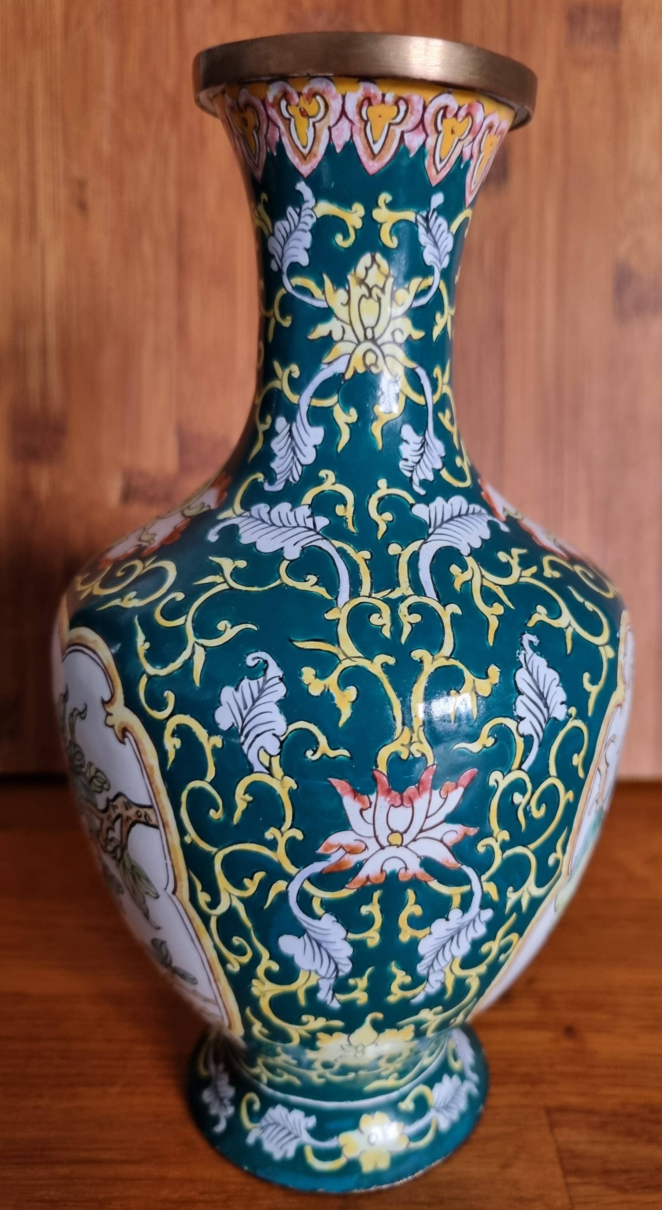 Baluster-shaped Canton enamel vase