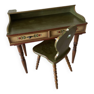 Wooden dressing table with its olive green chair and floral patterns