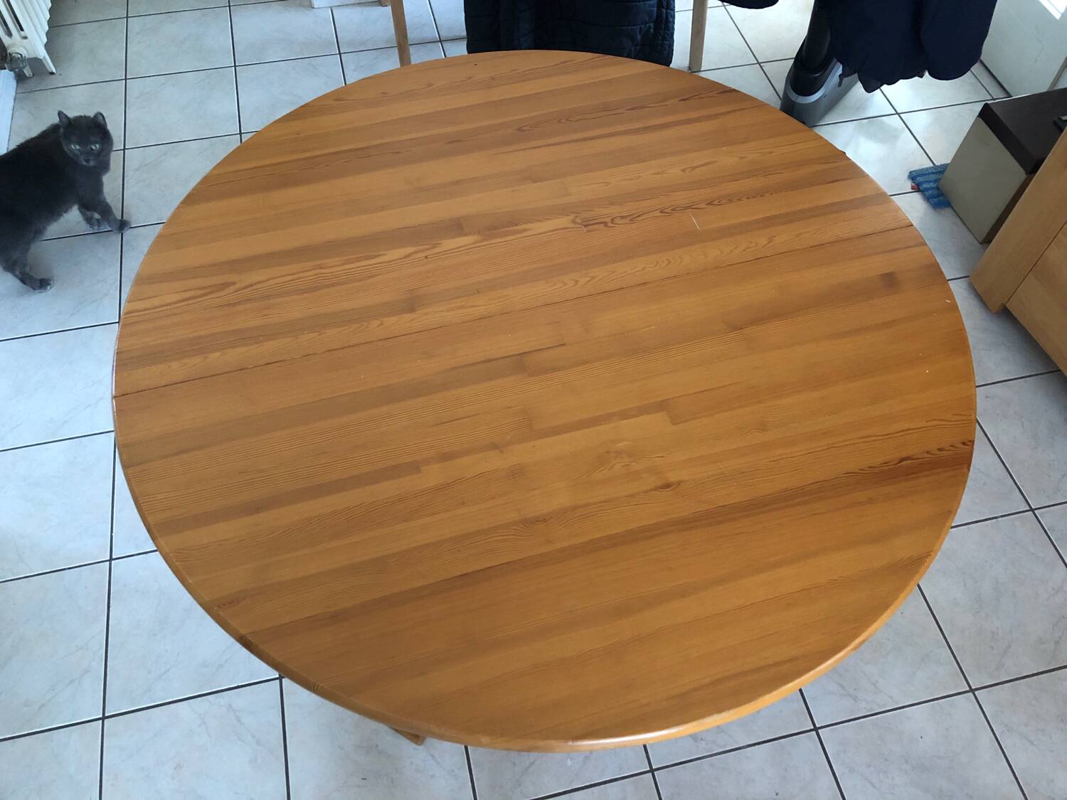 Rainer Daumiller extendable solid wood round table