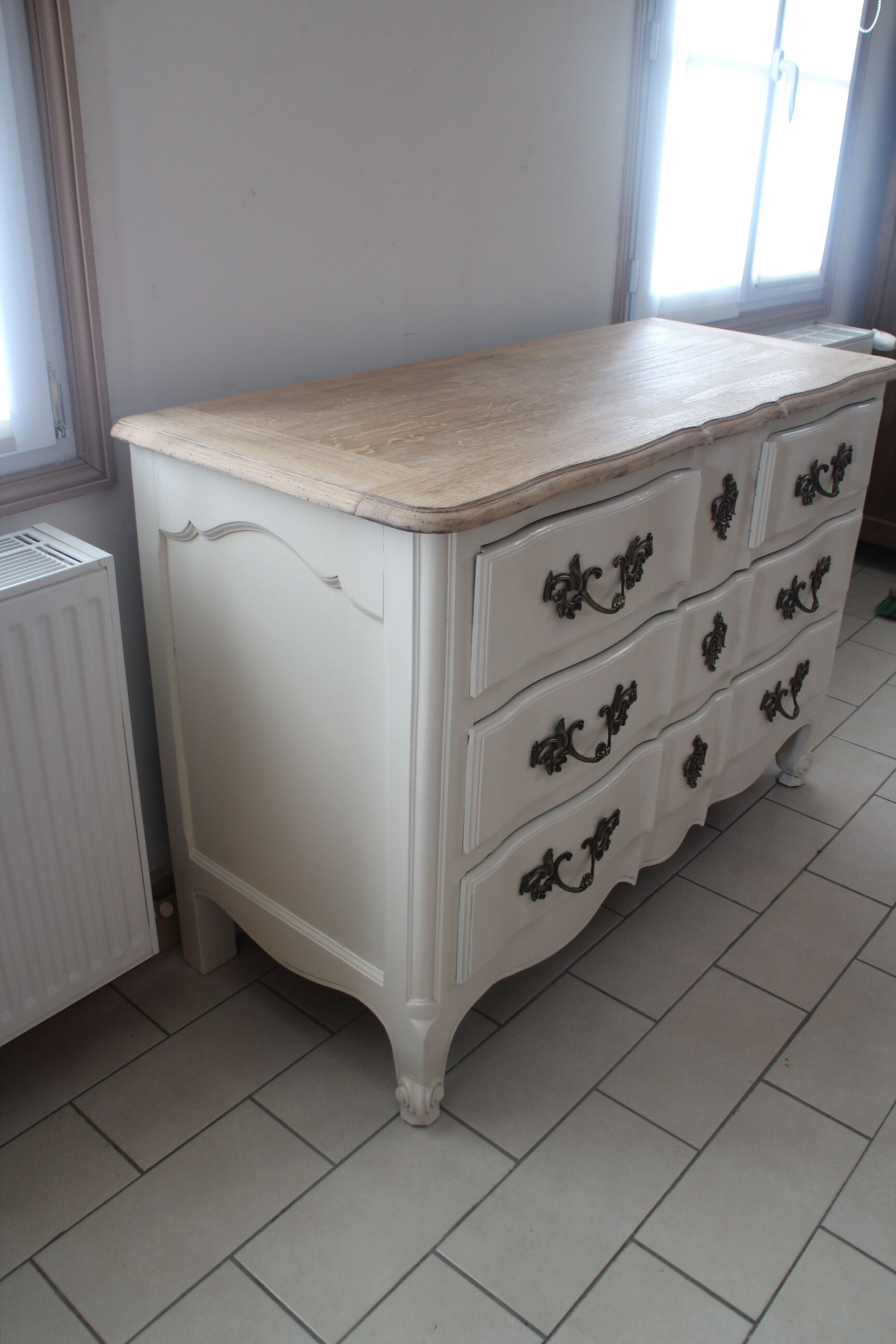 Chest of drawers crossbow