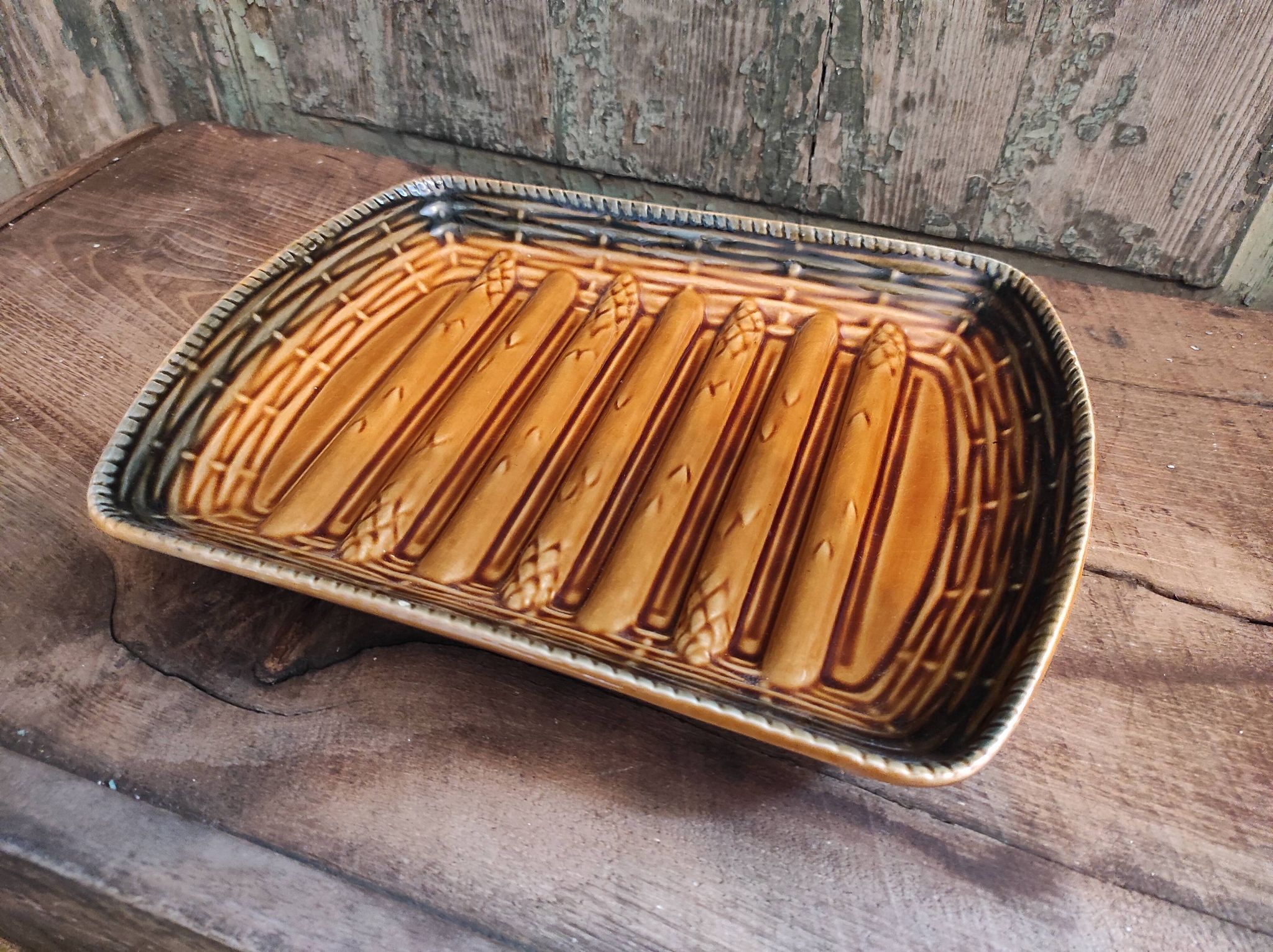 Plateau d’asperges vintage français majolique de Sarragamines