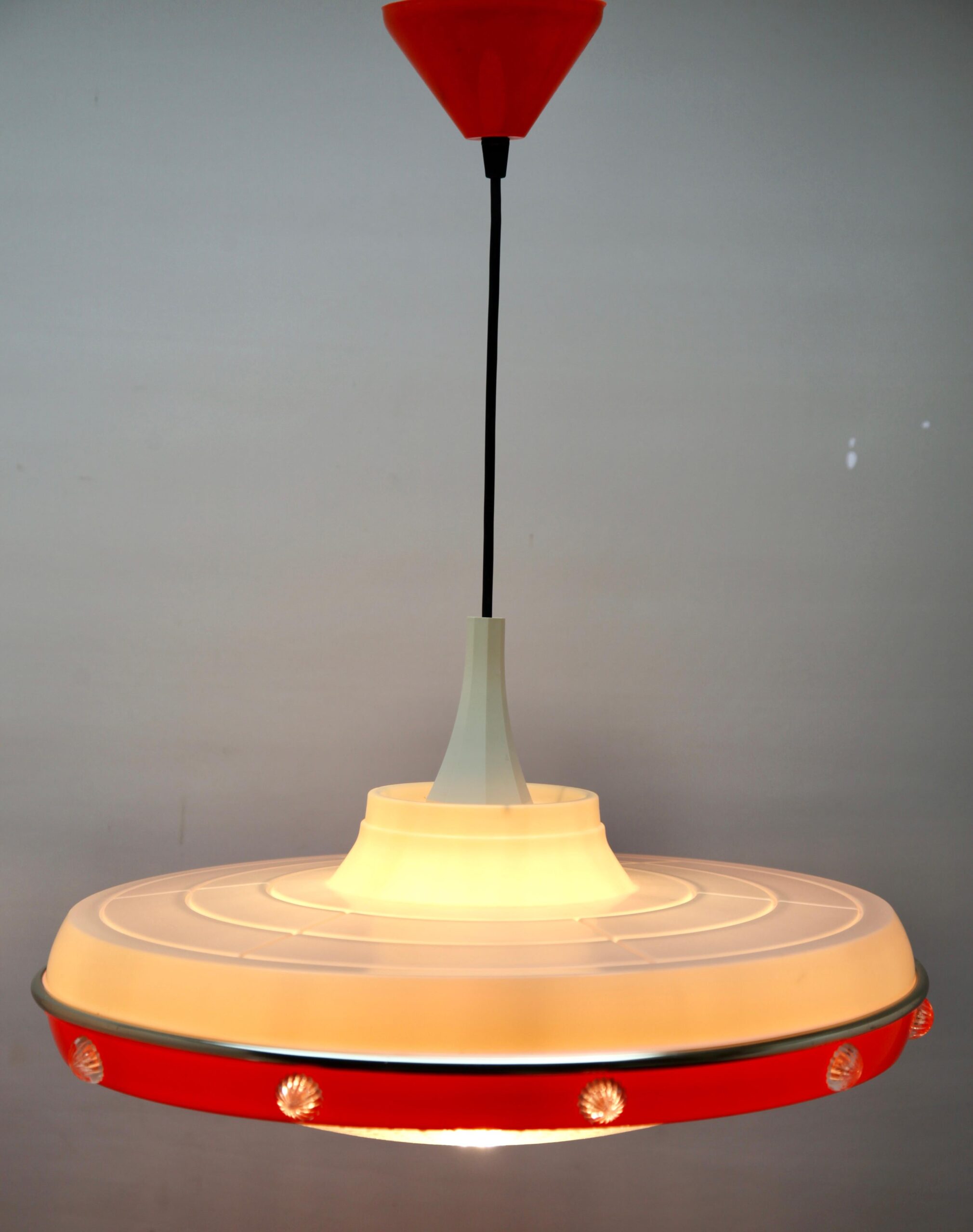 Suspension scandinave avec abat-jour optique en acrylique