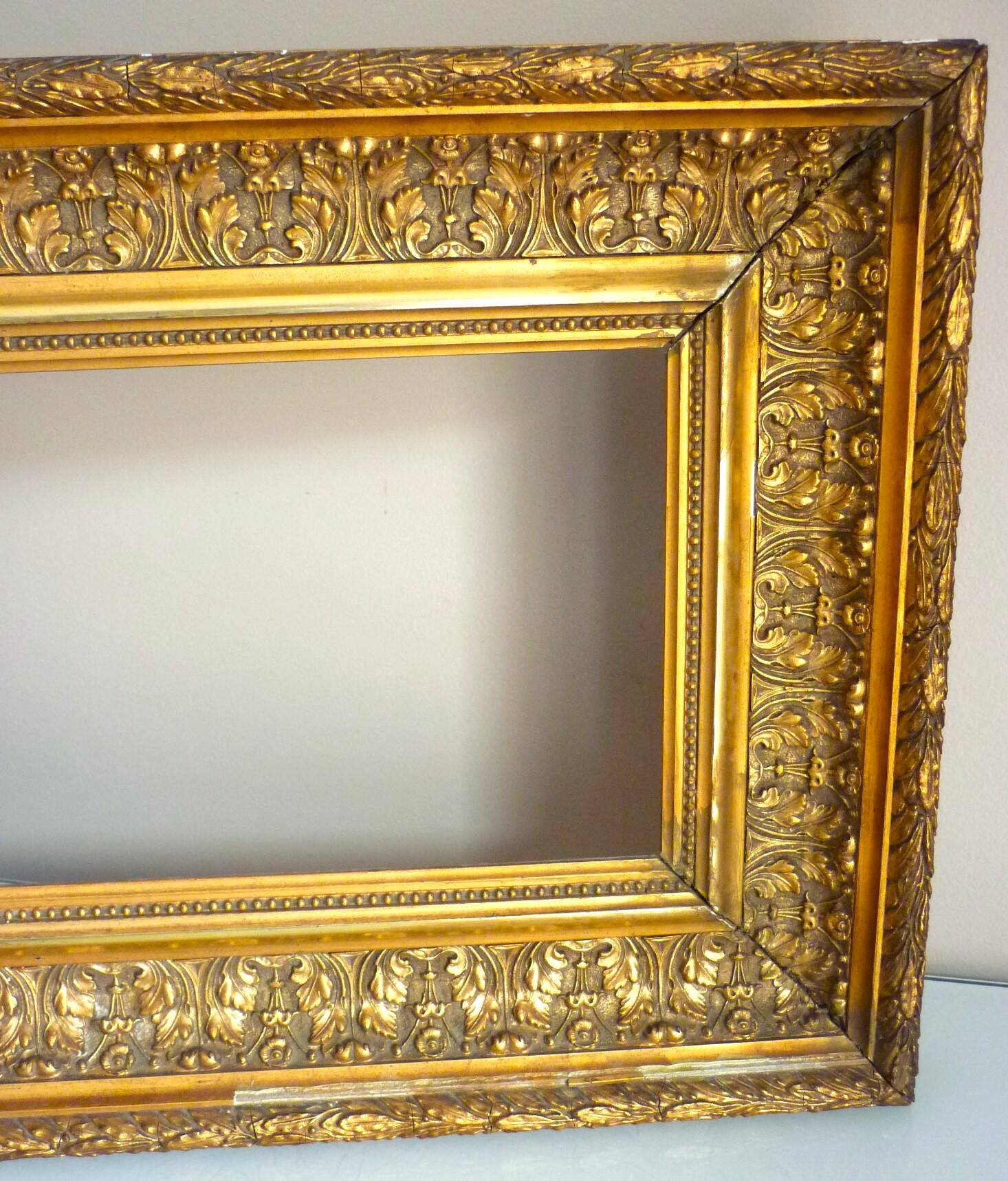 Antique gilded frame in wood and stucco, carved, original gilding