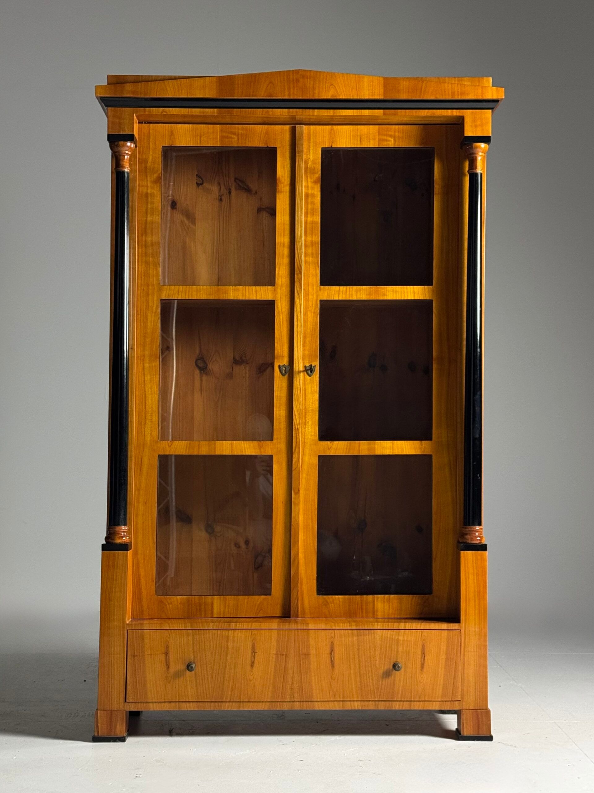 Vitrine Biedermeier allemande du 19e siècle