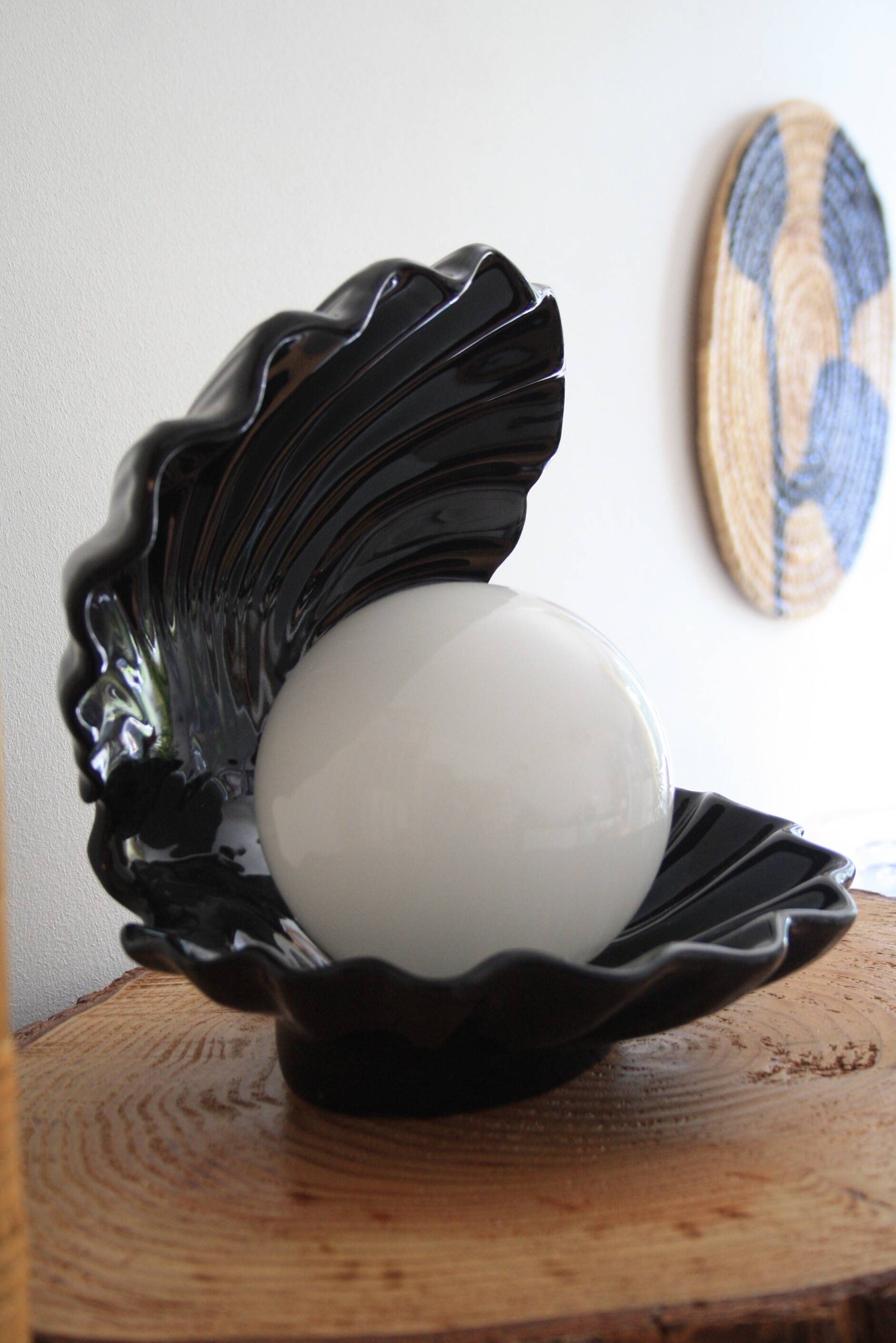 Shell lamp in ceramic and opaline