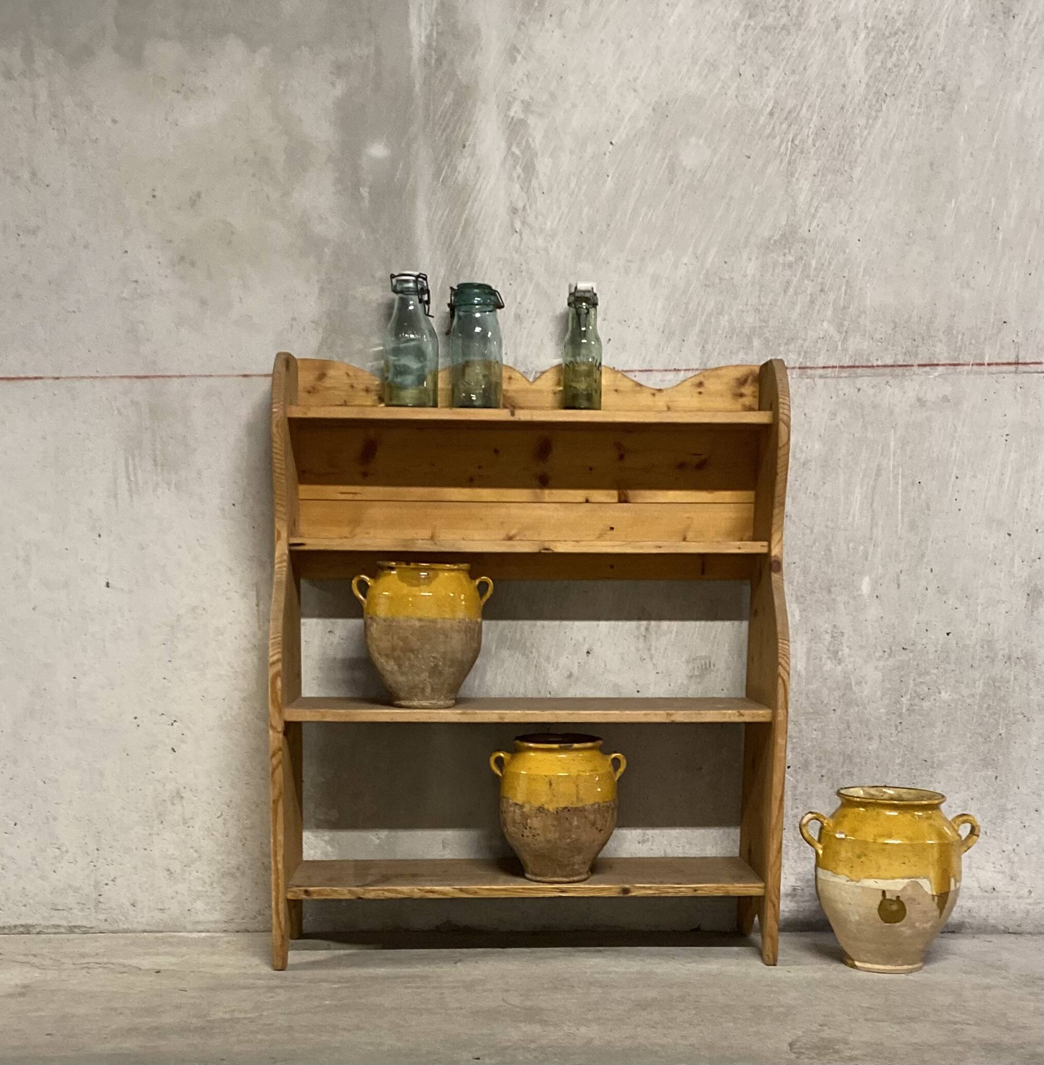 Etagère en bois brut